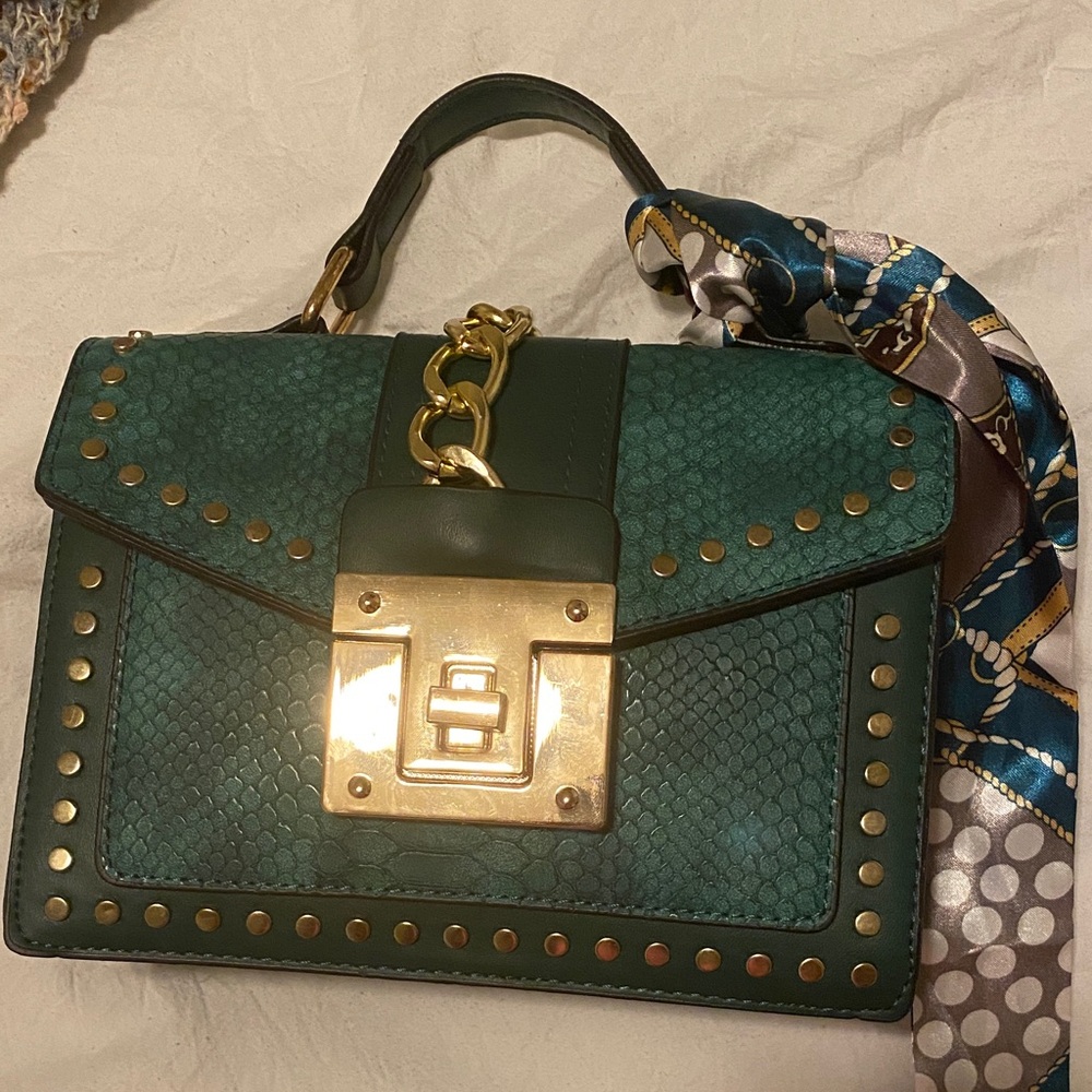 Elegant Green Handbag with Gold Accents